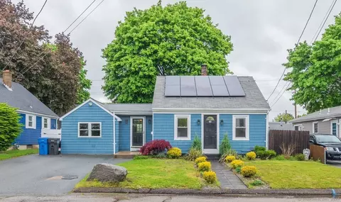 45 America St, Cranston, RI 02920