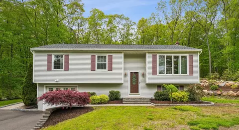 31 Woodhaven Dr, Burlington, CT 06013