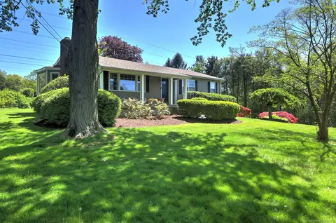 528 Treat Ln, Orange, CT 06477