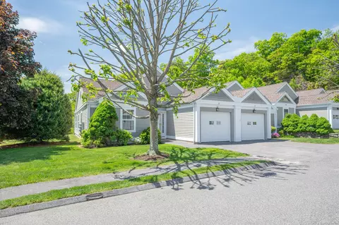 12 Saint George Pl #12, Sandy Hook, CT 06482