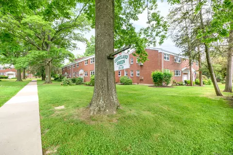 38 Courtland Ave # 4, Stamford, CT 06902