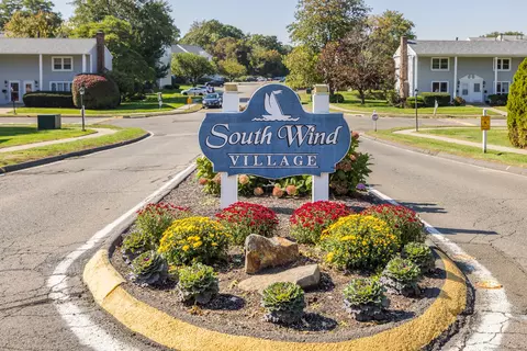 4 Carriage Path N #4, Milford, CT 06460