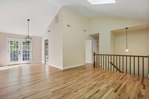 518 Bennetts Farm Rd, Ridgefield, CT 06877