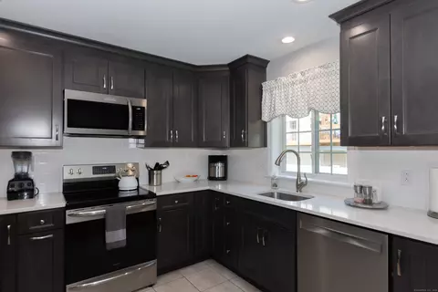 33 Briar Ln #33, Norwich, CT 06360