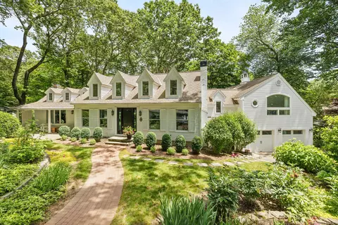 17 Hudson Ln, Essex, CT 06426