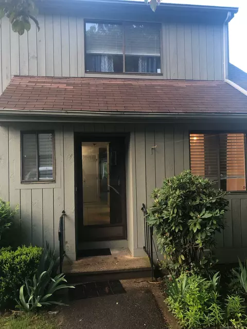 204 Concord Ct #204, Beacon Falls, CT 06403