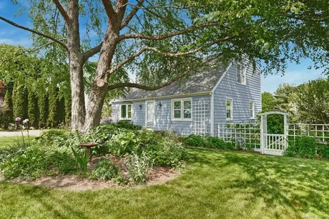 490 Wormwood Rd, Fairfield, CT 06824