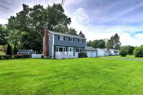 24 Greenwood Dr, Trumbull, CT 06611