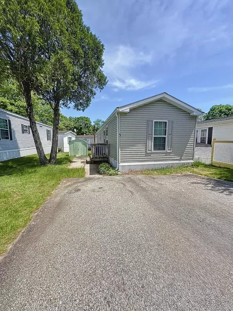 3 Mcculley Pl, Uncasville, CT 06382