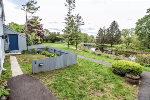 7 Grape Ln #7, Ridgefield, CT 06877