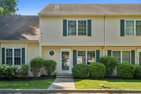 21 Briar Ln #21, Norwich, CT 06360