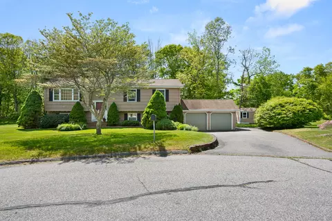 24 Scenic View Dr, Waterford, CT 06385
