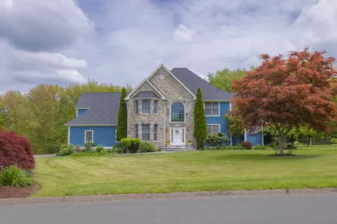 15 Founders Ln, Newtown, CT 06482