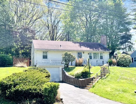 220 Dryden Dr, Meriden, CT 06450