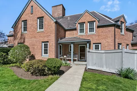 90 Roberton Xing #90, Fairfield, CT 06825