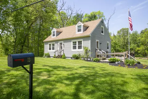 13 Dutton Rd, Colchester, CT 06415