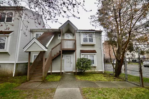 40 Hamilton St #1, Bridgeport, CT 06608