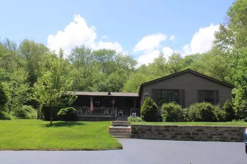 137 N Brook St, Hampton, CT 06247