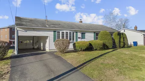 19 Rosengarten Dr, Waterbury, CT 06704