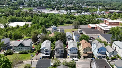 80 Lounsbury Ave, Waterbury, CT 06706