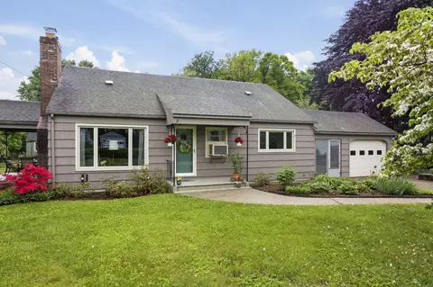 35 Dock Rd, Montville, CT 06382
