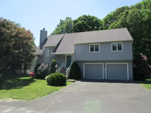 67 Crest St, Waterbury, CT 06708