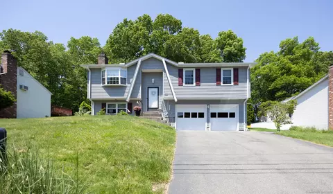 166 Stoneycrest Dr, Meriden, CT 06450
