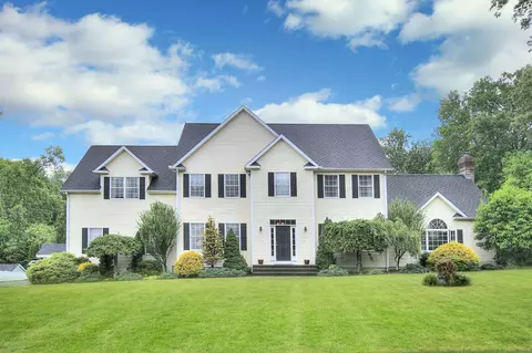 6 Heavenly Ln, Oxford, CT 06478