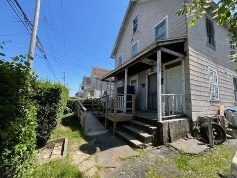 284 Jefferson St, Bridgeport, CT 06607