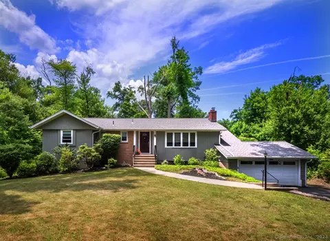 51 Wagner Dr, Hamden, CT 06518