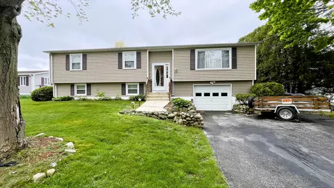 15 Skyview Ter, Groton, CT 06340