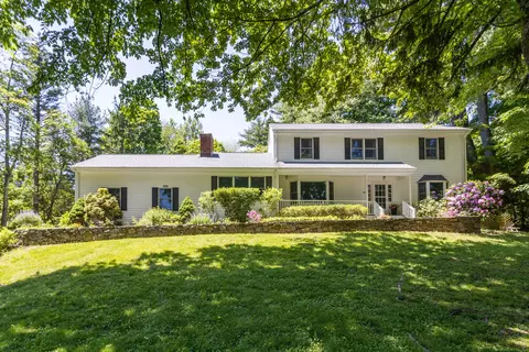 203 Skyline Ln, Stamford, CT 06903
