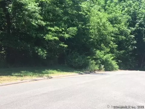 9 Dayton Ln, West Hartford, CT 06117