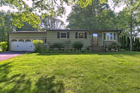 6 Sherwood Dr, Prospect, CT 06712