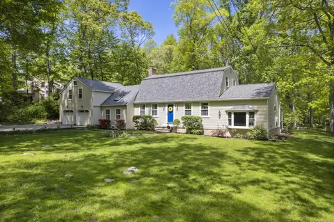 24 Browns Ln, Old Lyme, CT 06371