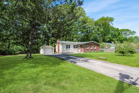 26 W Woodland Dr, Lebanon, CT 06249
