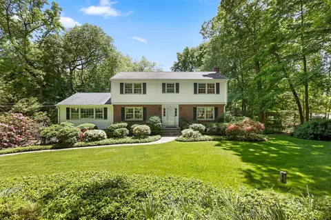 107 Dogwood Ln, Stamford, CT 06903