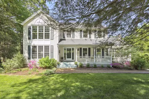 10 Pilgrims Way, New Milford, CT 06755