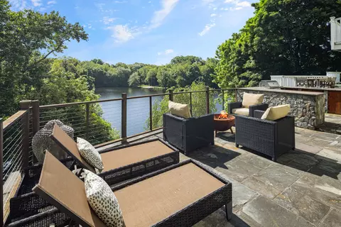 255 Valley Rd, Greenwich, CT 06807
