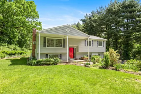 22 Little Brook Ln, Newtown, CT 06470