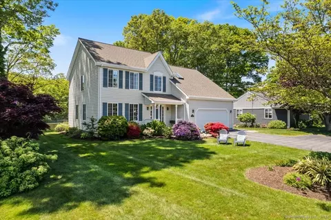 16 Gunshot Rd, Waterford, CT 06385