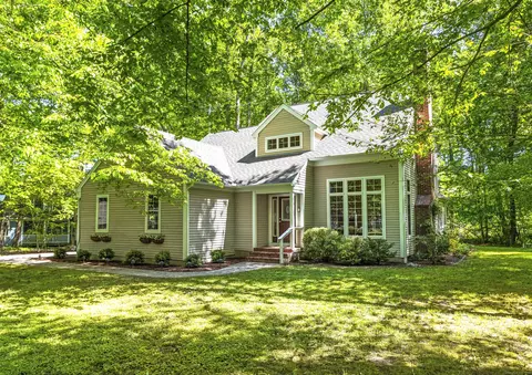 1 Smilax Dr, Old Lyme, CT 06371