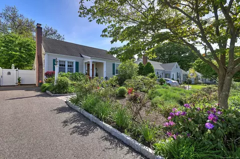 38 Holbrook St, Milford, CT 06460