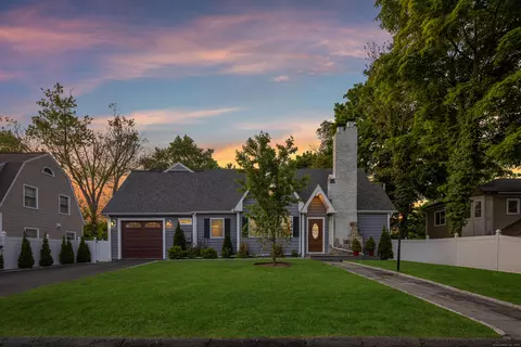 23 Knollwood Ave, Stamford, CT 06905