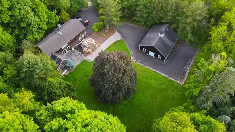 19 Whisconier Rd, Brookfield, CT 06804