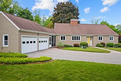 6 Dupont Ln, Norwich, CT 06360