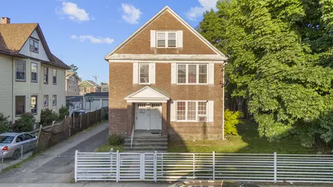684 Kossuth St, Bridgeport, CT 06608