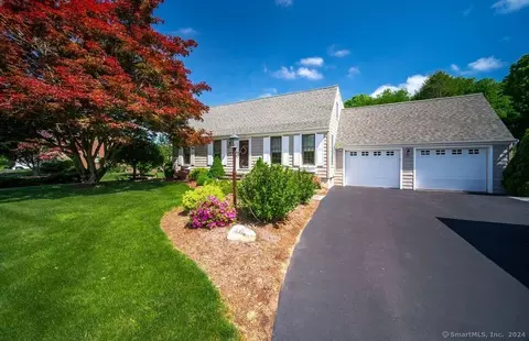 251 Clintonville Ln, North Haven, CT 06473