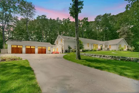 53 Fox Hill Rd, Stamford, CT 06903