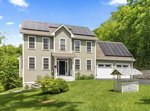 40 Bittersweet Dr, Gales Ferry, CT 06335